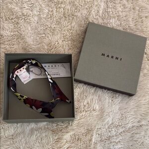 Marni Floral neck button collar